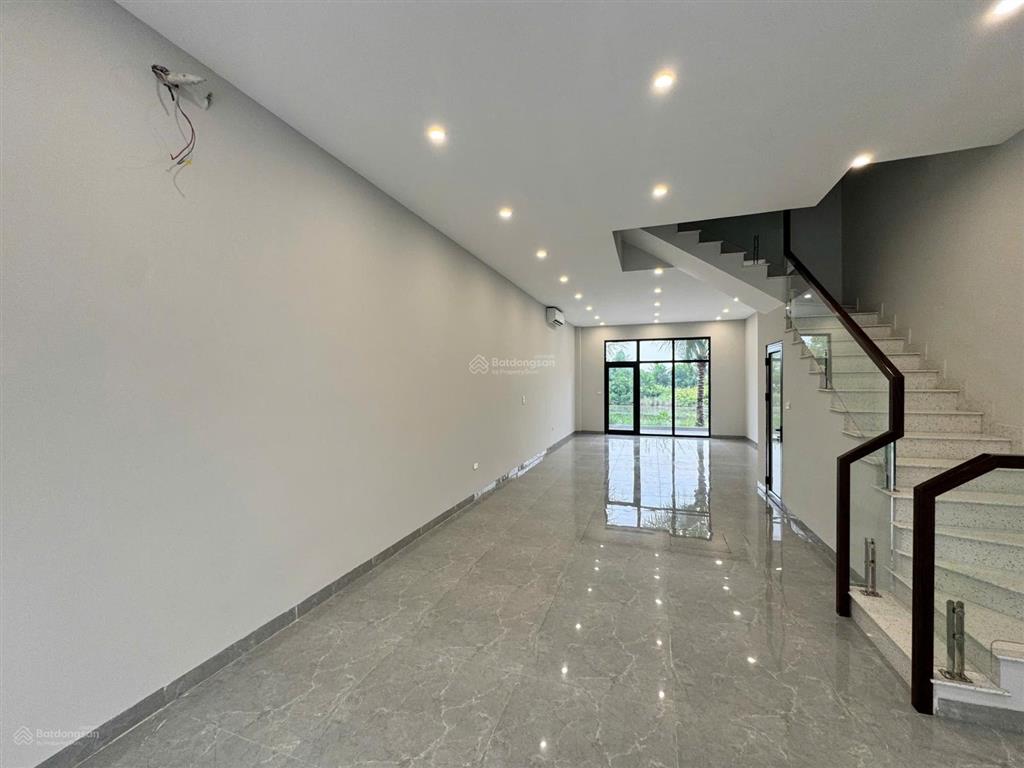 Tla  44 | nhà hoàn thiện full đồ view hồ & sân golf cạnh vincom mega mall giá 12,5 tỷ