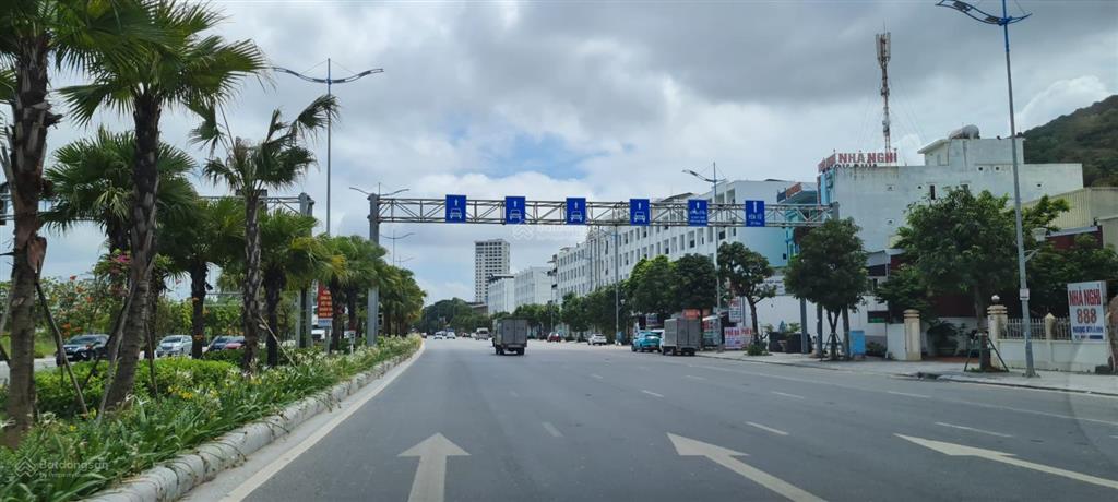 Bán ô đất xây khách sạn, nằm trên trục đường đại lộ 60m, cổng vinhomes global gate
