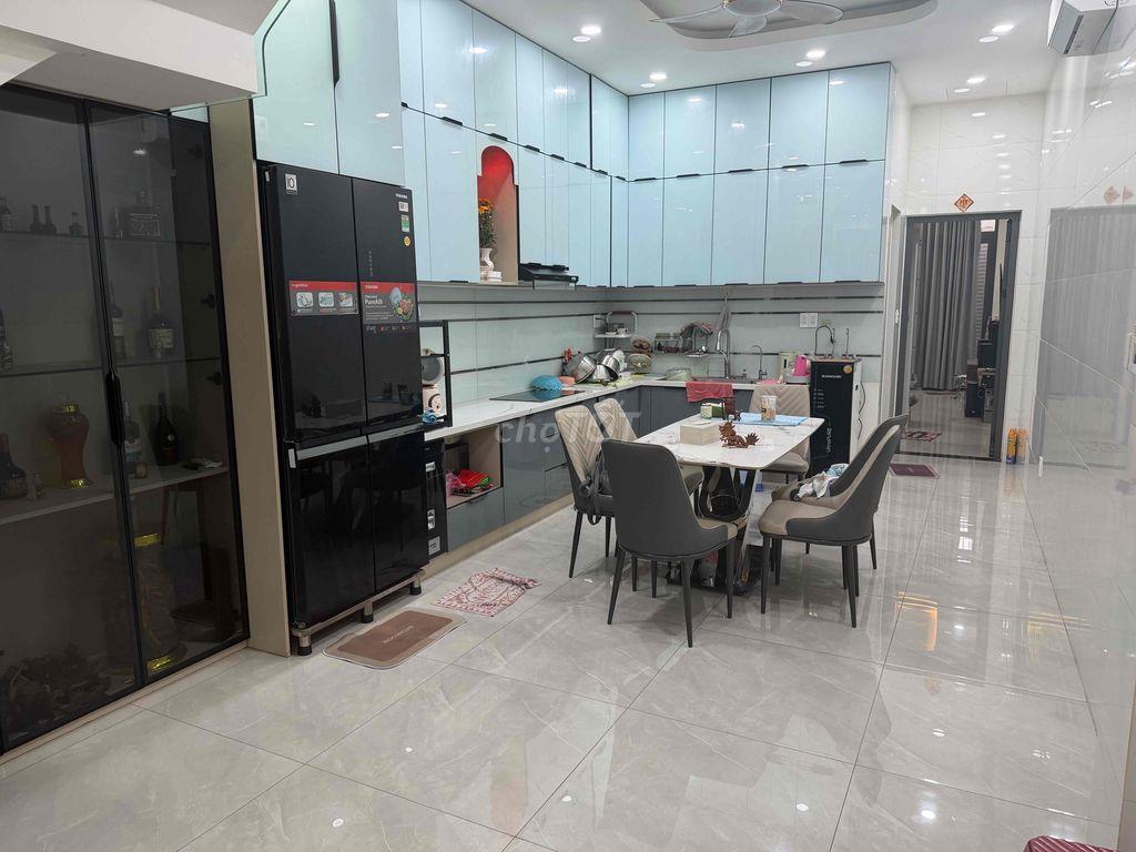 Bán nhà siêu đẹp mặt tiền Nguyễn Cửu Phú, 3 tầng, 4 pn, 5wc, tiện ích