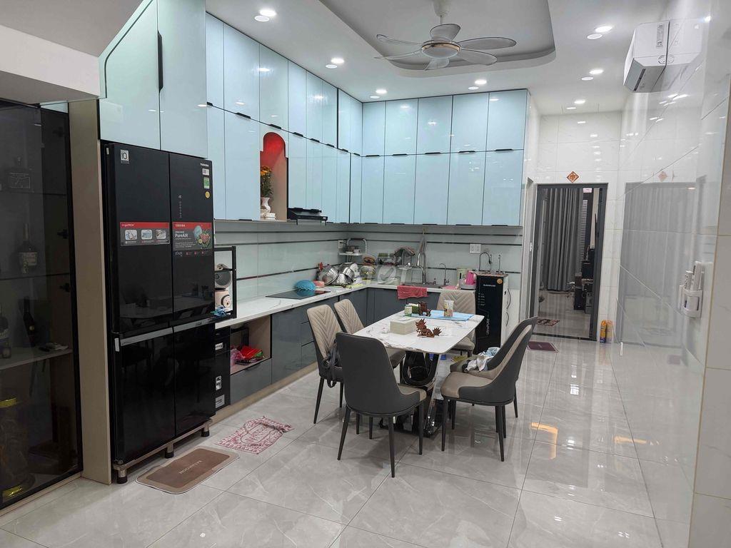Bán nhà siêu đẹp mặt tiền Nguyễn Cửu Phú, 3 tầng, 4 pn, 5wc, tiện ích