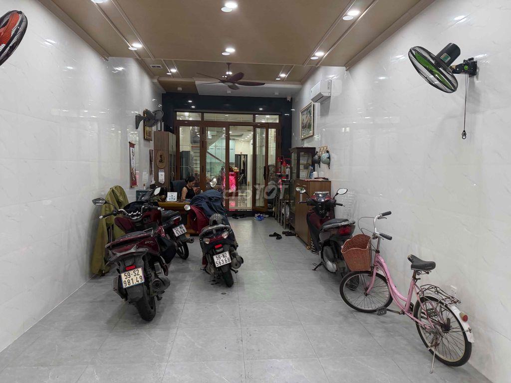 Bán nhà siêu đẹp mặt tiền Nguyễn Cửu Phú, 3 tầng, 4 pn, 5wc, tiện ích
