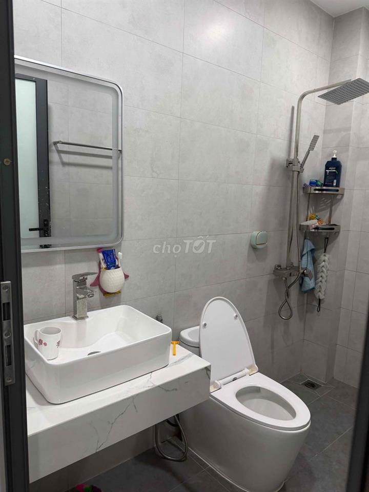 Bán nhà siêu đẹp mặt tiền Nguyễn Cửu Phú, 3 tầng, 4 pn, 5wc, tiện ích