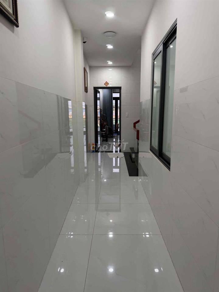 Bán nhà siêu đẹp mặt tiền Nguyễn Cửu Phú, 3 tầng, 4 pn, 5wc, tiện ích