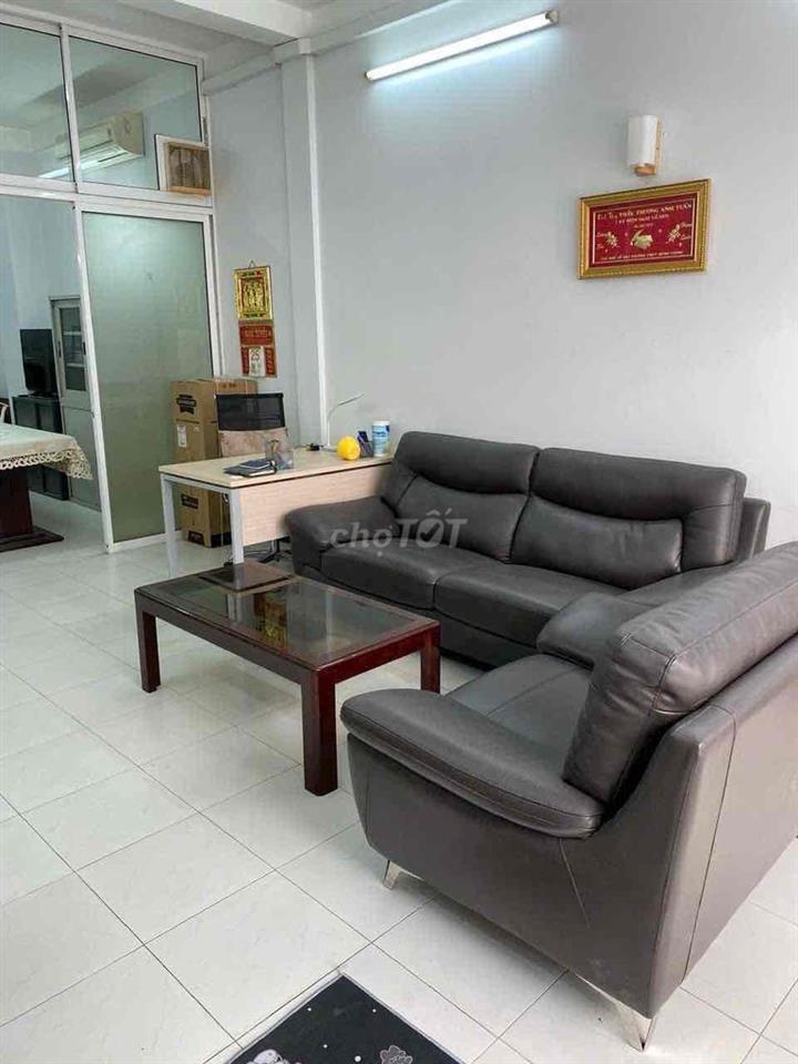 Cho thuê nhà mặt tiền Nguyễn Biểu, sầm uất, 4x18, có sân để xe