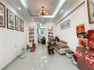 Cho thuê nhà 2 tầng đẹp, đường 49, 45 m2, an ninh, gần chợ Hiệp Bình,