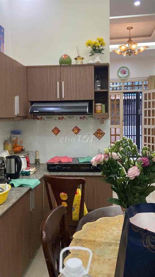 Cho thuê nhà 2 tầng đẹp, đường 49, 45 m2, an ninh, gần chợ Hiệp Bình,