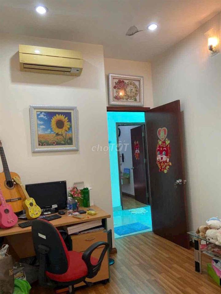 Cho thuê nhà 2 tầng đẹp, đường 49, 45 m2, an ninh, gần chợ Hiệp Bình,
