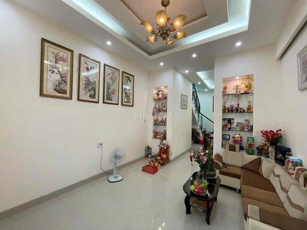 Cho thuê nhà 2 tầng đẹp, đường 49, 45 m2, an ninh, gần chợ Hiệp Bình,