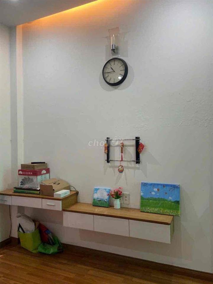 Cho thuê nhà 2 tầng đẹp, đường 49, 45 m2, an ninh, gần chợ Hiệp Bình,