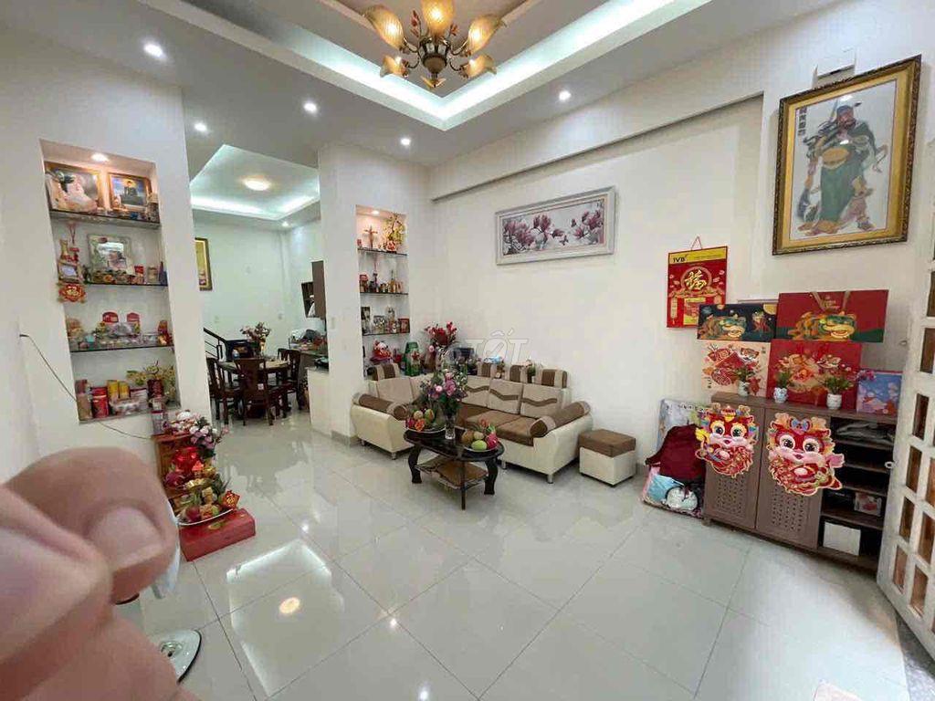 Cho thuê nhà 2 tầng đẹp, đường 49, 45 m2, an ninh, gần chợ Hiệp Bình,