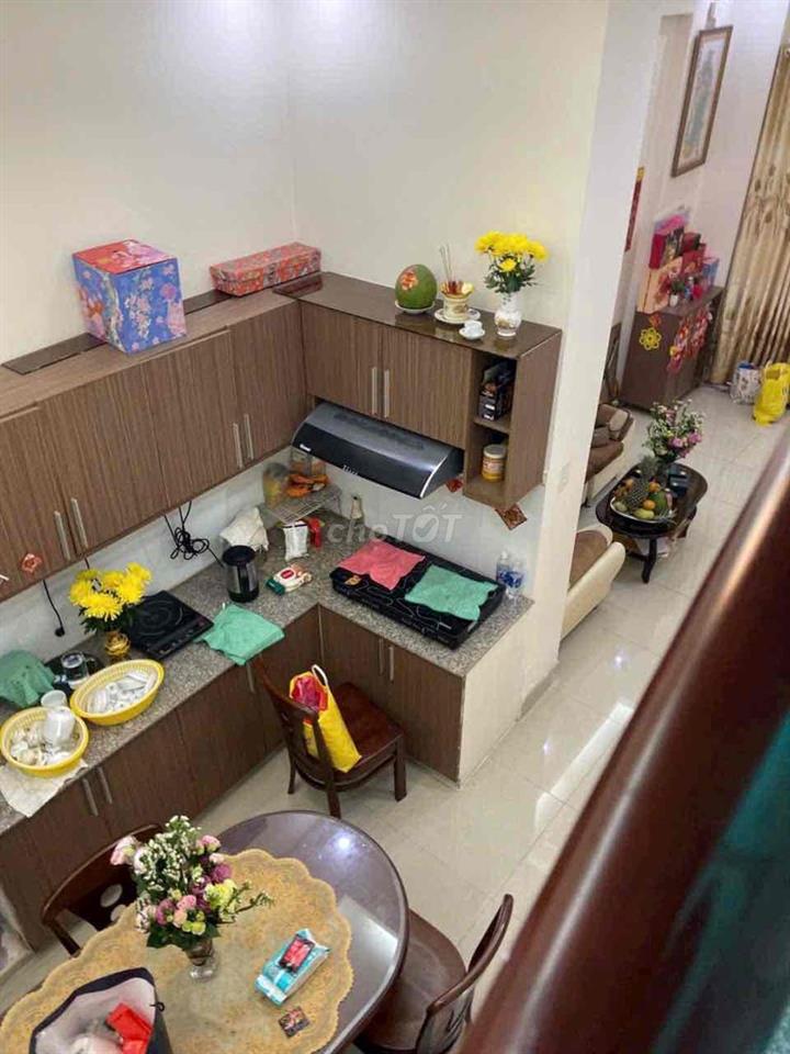 Cho thuê nhà 2 tầng đẹp, đường 49, 45 m2, an ninh, gần chợ Hiệp Bình,