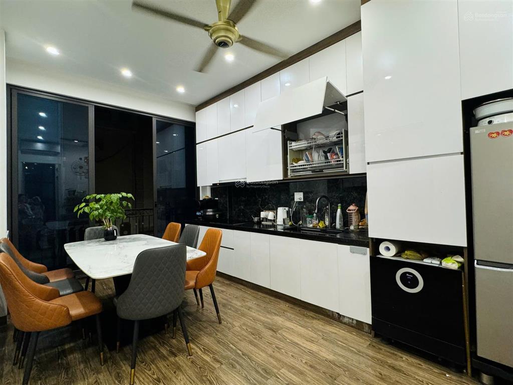 Cho thuê nhà liền kề phố hoàng sâm, 50m2 x 5 tầng, 4pn, full đồ nhà đẹp. 25tr/th.  0936 381 ***