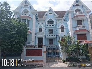 Bán biệt thự view sông sg, lanmark 81 tầng, quận 2 dt 18x20m, 4 tầng giá 92 tỷ tl