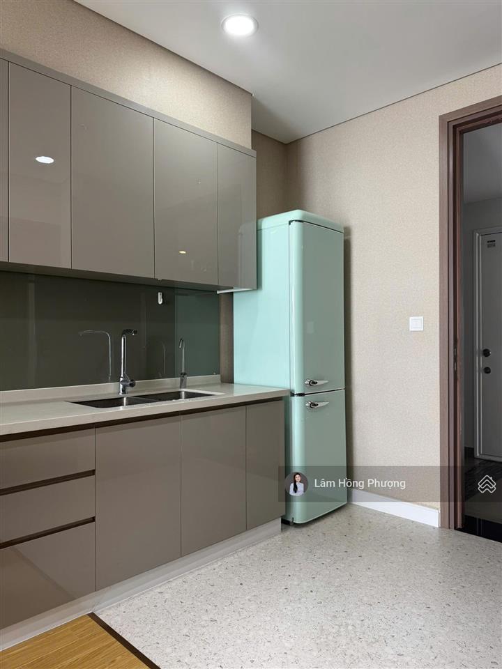Bán căn hộ 1 phòng ngủ view sông tầng cao sky89 quận 7 giá 4,4 tỷ có sổ hồng  0939 220 ***