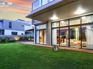 Bán biệt thự golf 300m2 tại novaworld phan thiết view trực diện golf giá 18 tỷ  0939 220 ***