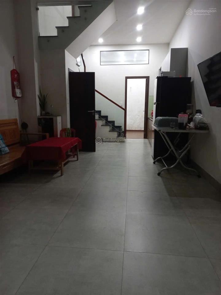 Cho thuê nhà mặt tiền 1 trệt 1 lầu mặt tiền đường bạch đằng, tp. huế