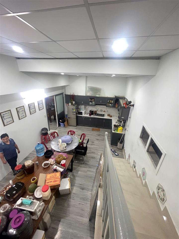 Cần bán căn shophouse 160m2 chung cư green town bình tân, có 3pn 1p. làm việc, 2wc. bếp rộng rãi