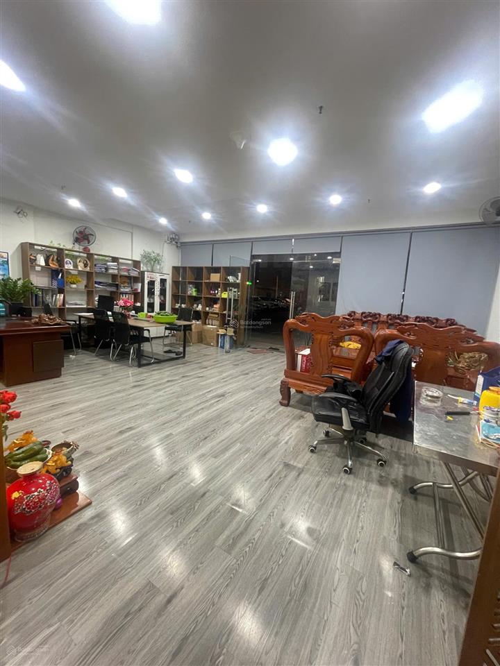 Cần bán căn shophouse 160m2 chung cư green town bình tân, có 3pn 1p. làm việc, 2wc. bếp rộng rãi