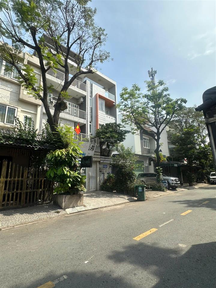Bán nhà đường d11, p.tây thạnh 4,1 x 24m 2 lầu sân thượng, giá bán 13,5 tỷ ,  xem nhà 0917 631 ***