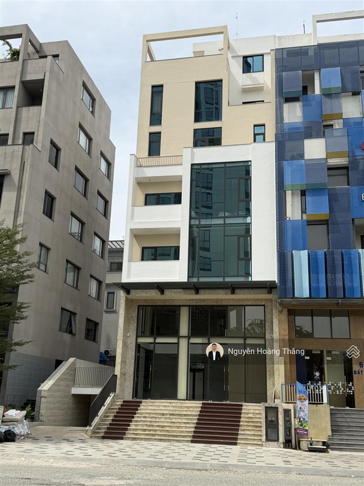 Cho thuê tòa nhà văn phòng nguyễn văn kỉnh  tạ hiện, dtsd 1000m2, giá 135tr/th, đảo kim cương, q2
