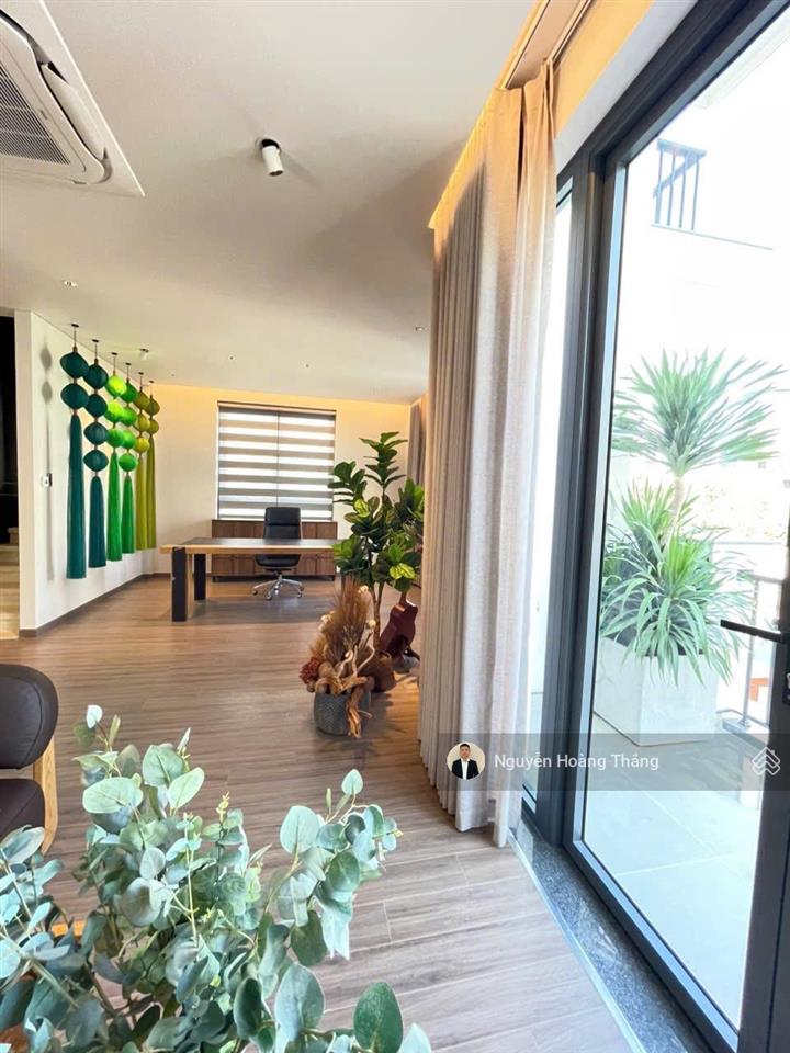 Cho thuê biệt thự 200tr/th 6pn, full nt luxury mới 100%, q.2  1500m2 sàn, vào ở ngay  0936 890 ***