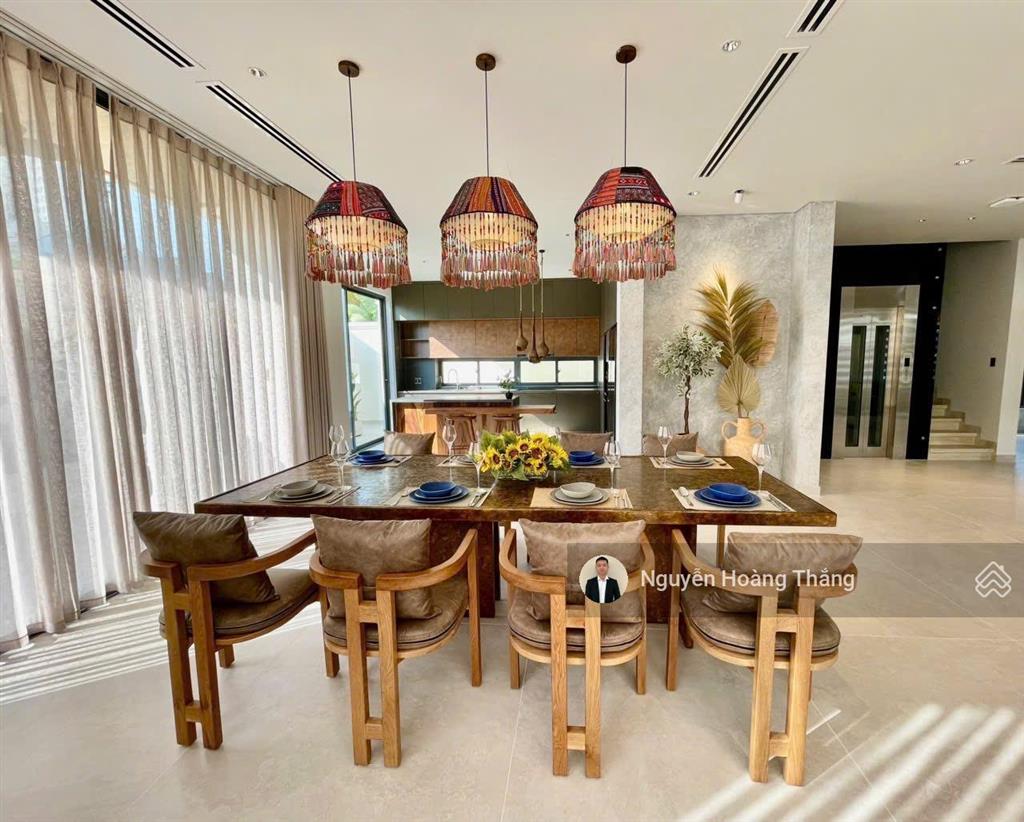 Cho thuê biệt thự 200tr/th 6pn, full nt luxury mới 100%, q.2  1500m2 sàn, vào ở ngay  0936 890 ***