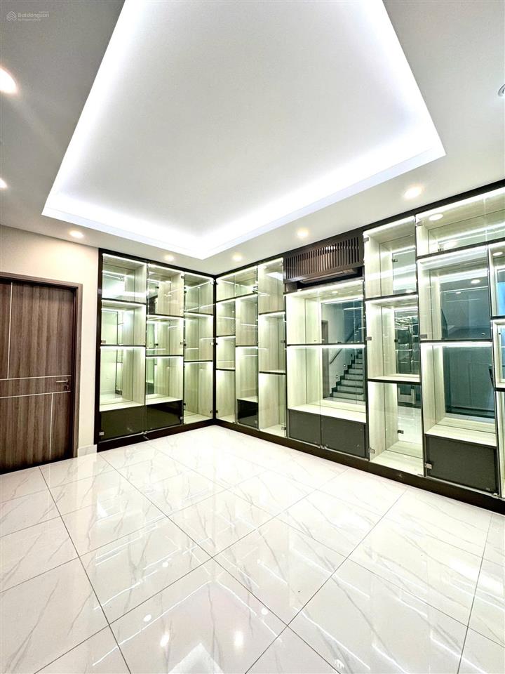 Cho thuê biệt thự 90tr/th 4pn, full nt luxury mới 100%, q.2  800m2 sàn, vào ở ngay  0936 890 ***