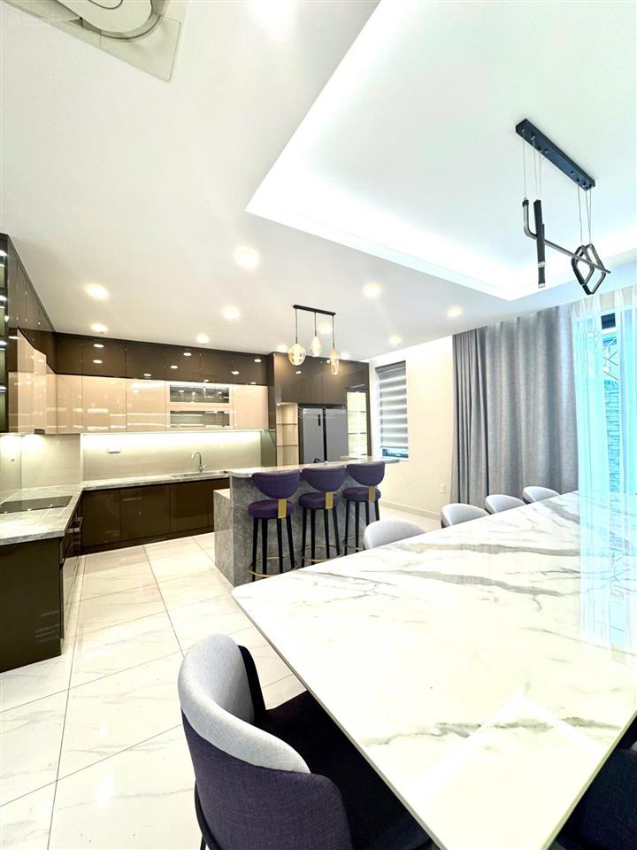 Cho thuê biệt thự 90tr/th 4pn, full nt luxury mới 100%, q.2  800m2 sàn, vào ở ngay  0936 890 ***