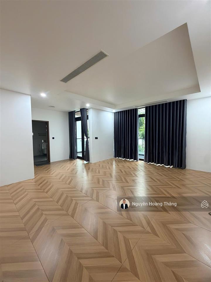 Cho thuê vp mới 100% 800m2 sàn, giá 90tr, 1 hầm 4 tầng, 10m ngang, đảo kim cương, q.2  0936 890 ***