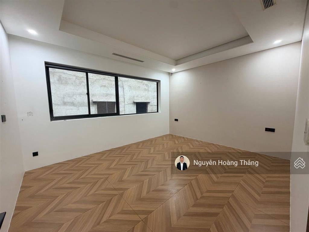 Cho thuê vp mới 100% 800m2 sàn, giá 90tr, 1 hầm 4 tầng, 10m ngang, đảo kim cương, q.2  0936 890 ***