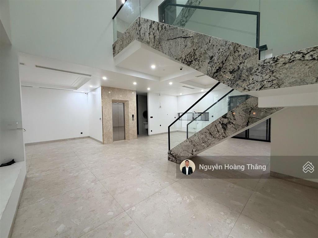 Cho thuê vp mới 100% 800m2 sàn, giá 90tr, 1 hầm 4 tầng, 10m ngang, đảo kim cương, q.2  0936 890 ***