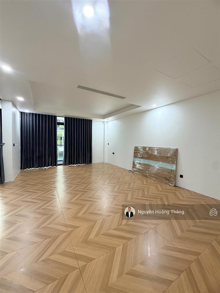 Cho thuê vp mới 100% 800m2 sàn, giá 90tr, 1 hầm 4 tầng, 10m ngang, đảo kim cương, q.2  0936 890 ***
