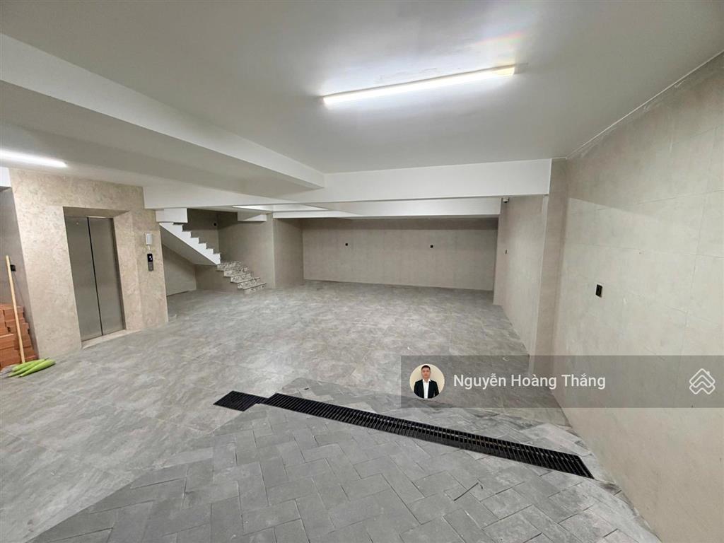 Cho thuê vp mới 100% 800m2 sàn, giá 90tr, 1 hầm 4 tầng, 10m ngang, đảo kim cương, q.2  0936 890 ***