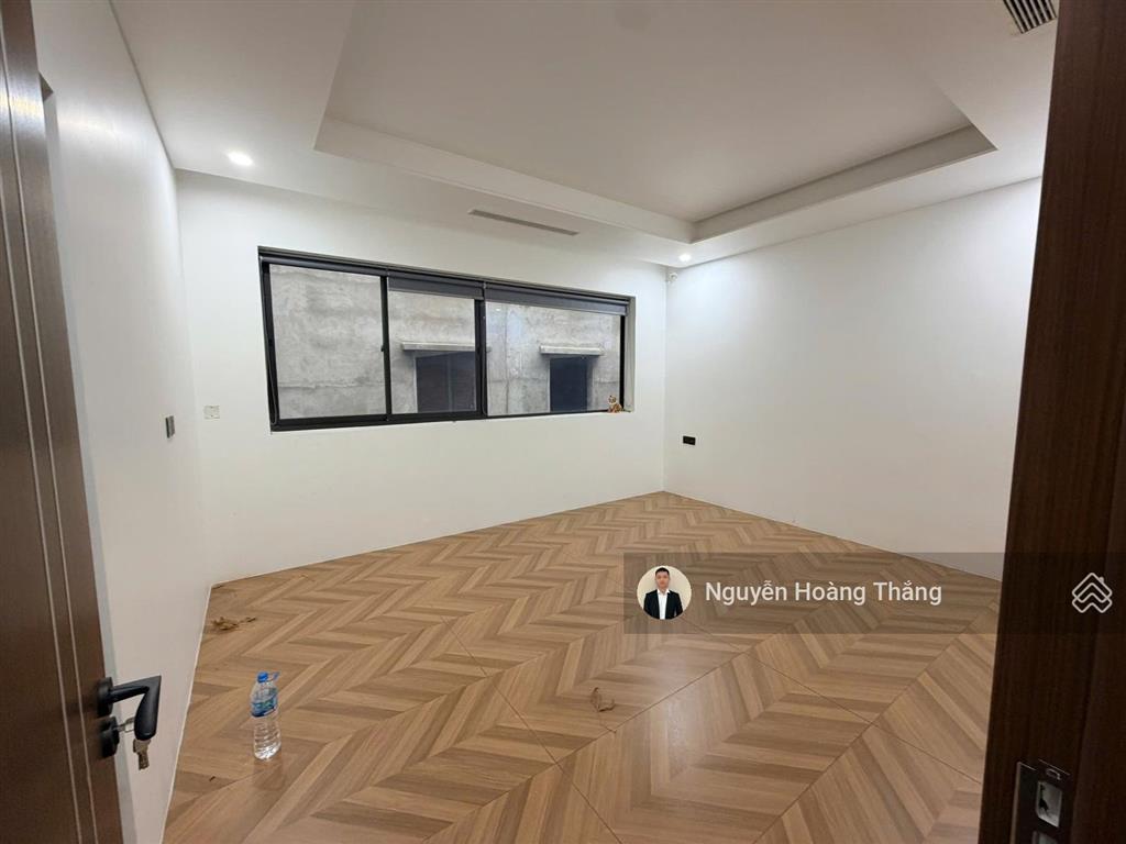 Cho thuê vp mới 100% 800m2 sàn, giá 90tr, 1 hầm 4 tầng, 10m ngang, đảo kim cương, q.2  0936 890 ***