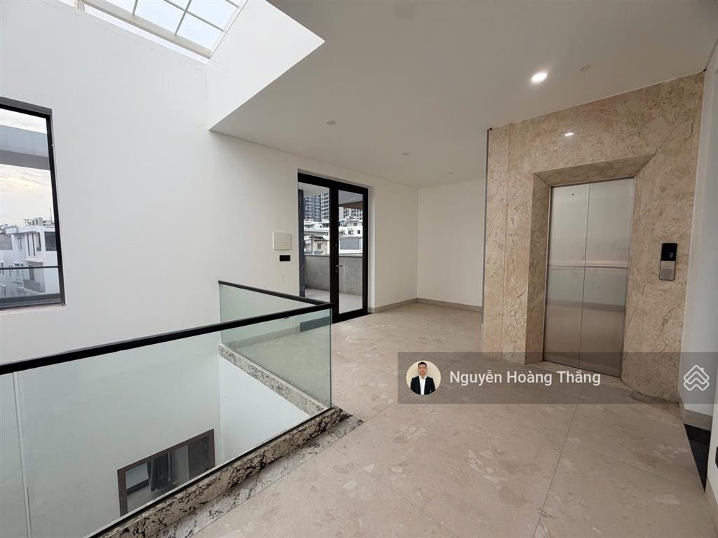 Cho thuê vp mới 100% 800m2 sàn, giá 90tr, 1 hầm 4 tầng, 10m ngang, đảo kim cương, q.2  0936 890 ***