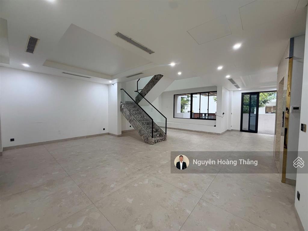 Cho thuê vp mới 100% 800m2 sàn, giá 90tr, 1 hầm 4 tầng, 10m ngang, đảo kim cương, q.2  0936 890 ***