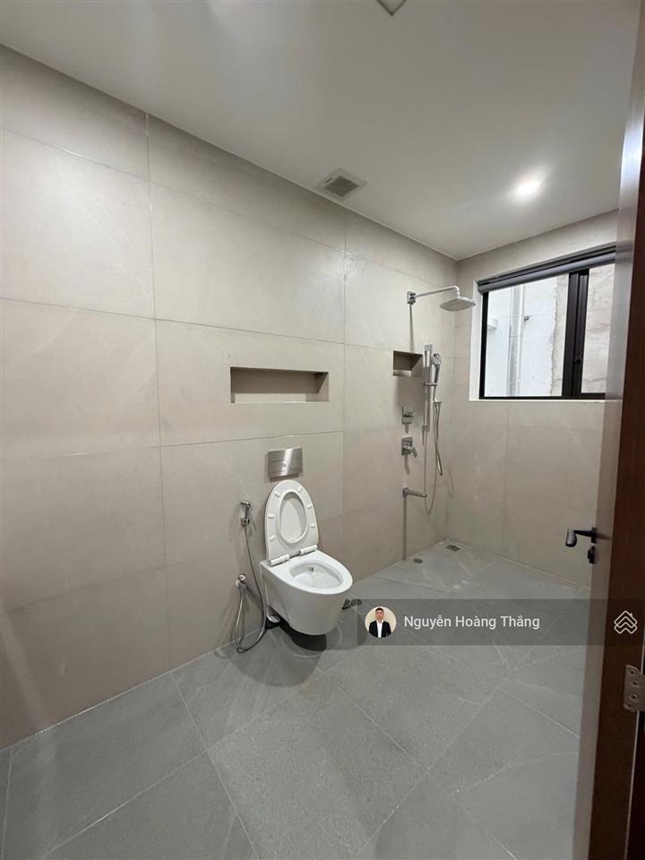 Cho thuê vp mới 100% 800m2 sàn, giá 90tr, 1 hầm 4 tầng, 10m ngang, đảo kim cương, q.2  0936 890 ***