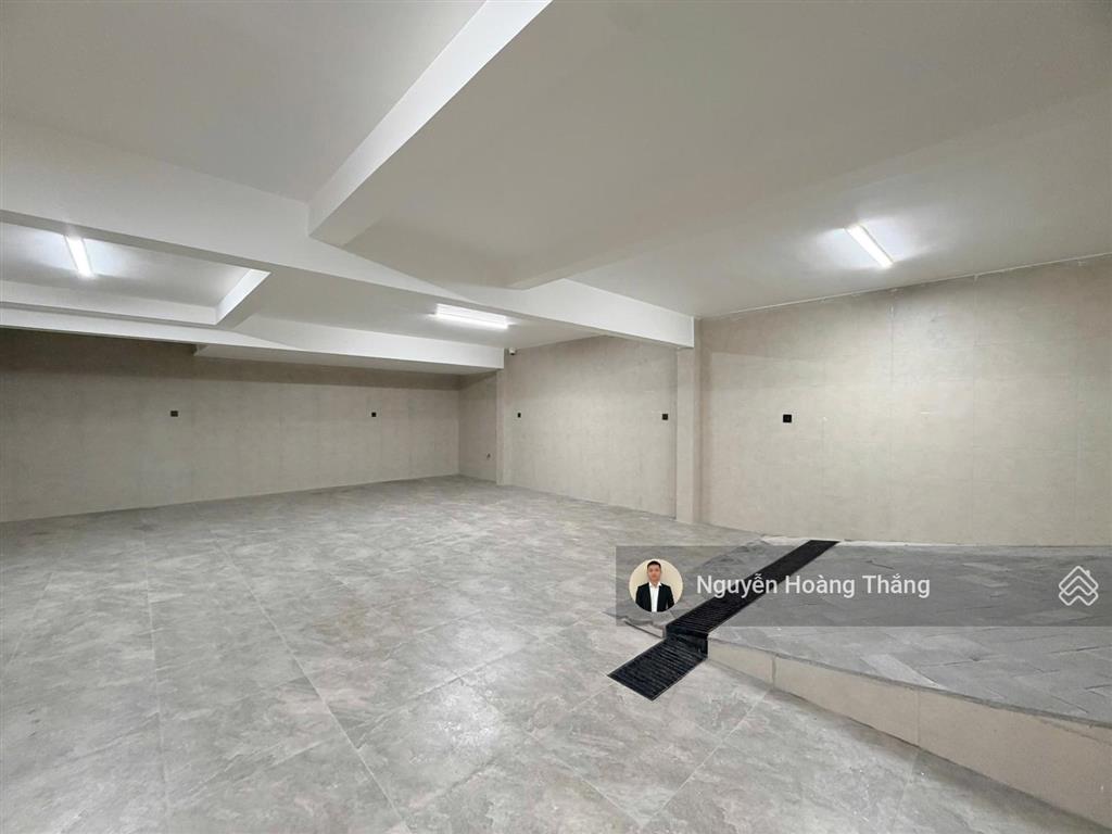 Cho thuê vp mới 100% 800m2 sàn, giá 90tr, 1 hầm 4 tầng, 10m ngang, đảo kim cương, q.2  0936 890 ***
