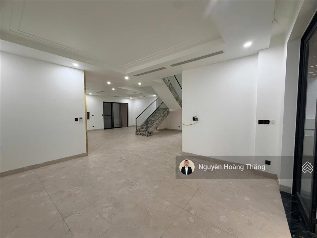 Cho thuê vp mới 100% 800m2 sàn, giá 90tr, 1 hầm 4 tầng, 10m ngang, đảo kim cương, q.2  0936 890 ***