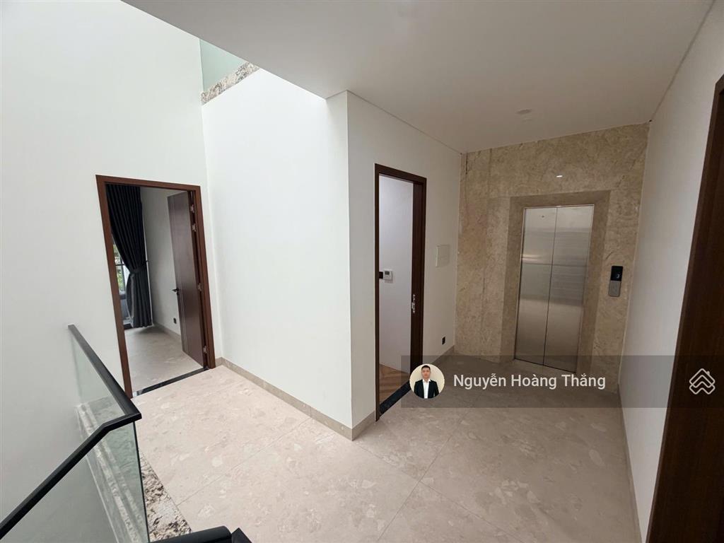 Cho thuê vp mới 100% 800m2 sàn, giá 90tr, 1 hầm 4 tầng, 10m ngang, đảo kim cương, q.2  0936 890 ***