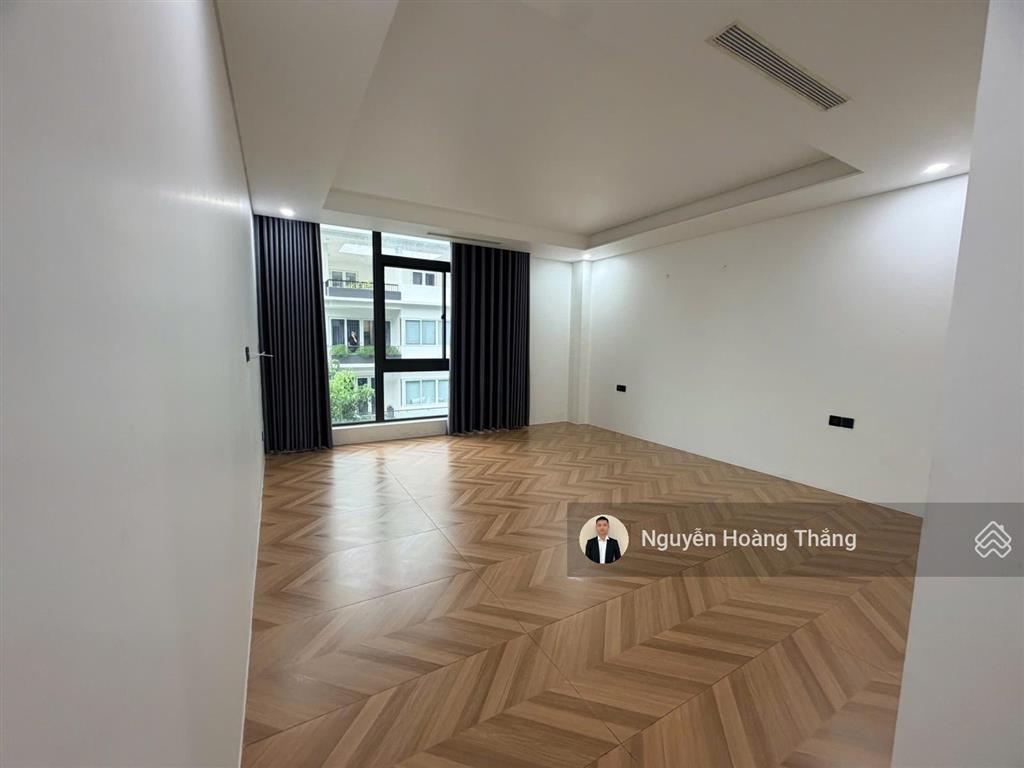 Cho thuê vp mới 100% 800m2 sàn, giá 90tr, 1 hầm 4 tầng, 10m ngang, đảo kim cương, q.2  0936 890 ***