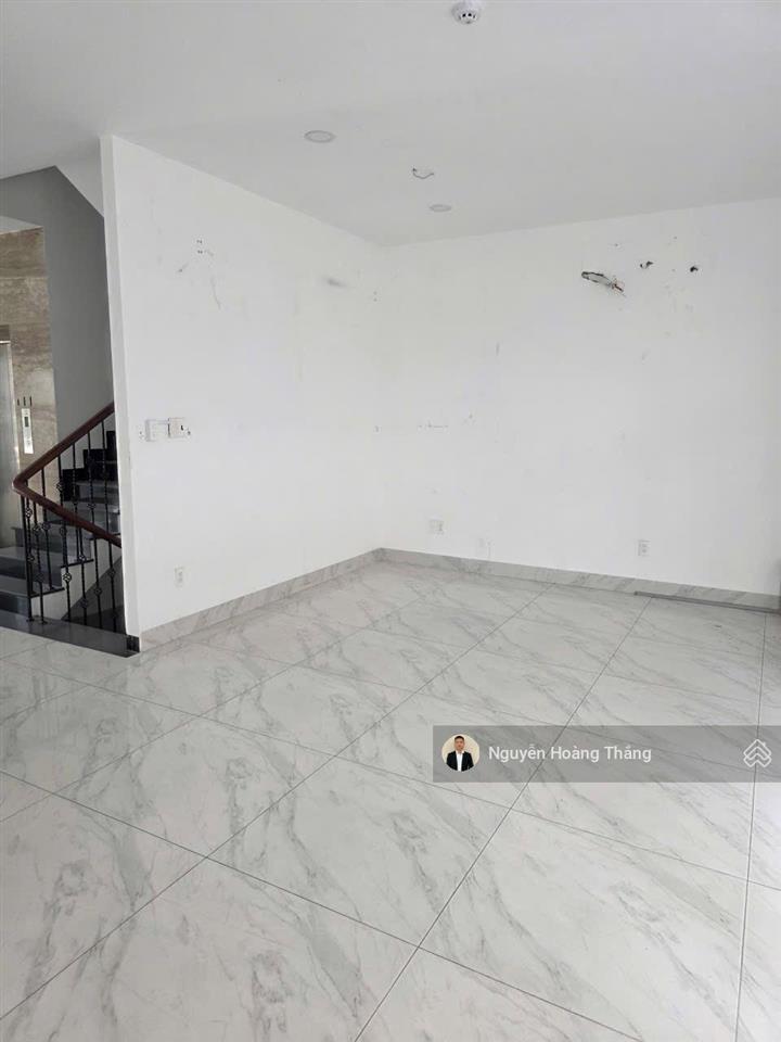 Cho thuê tòa vp 6 tầng 1000m2 sàn giá 135tr, bát nàn, tạ hiện, đảo kim cương tml, q2,  0936 890 ***