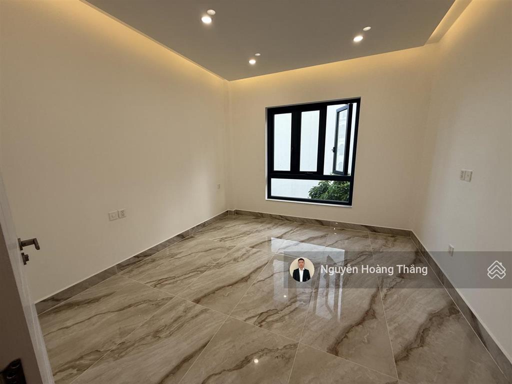 Bán gấp căn np dt 5x20m (26 tỷ), 1 hầm 4 tầng, mystery, nội thất cc, đảo kim cương q2  0936 890 ***
