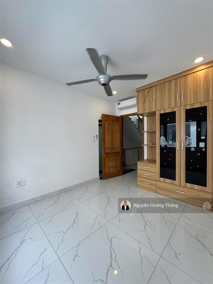 Bán gấp căn np dt 5x20m (26 tỷ), 1 hầm 4 tầng, mystery, nội thất cc, đảo kim cương q2  0936 890 ***