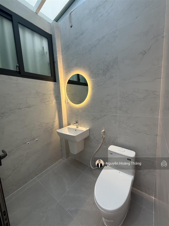 Bán gấp căn np dt 5x20m (26 tỷ), 1 hầm 4 tầng, mystery, nội thất cc, đảo kim cương q2  0936 890 ***