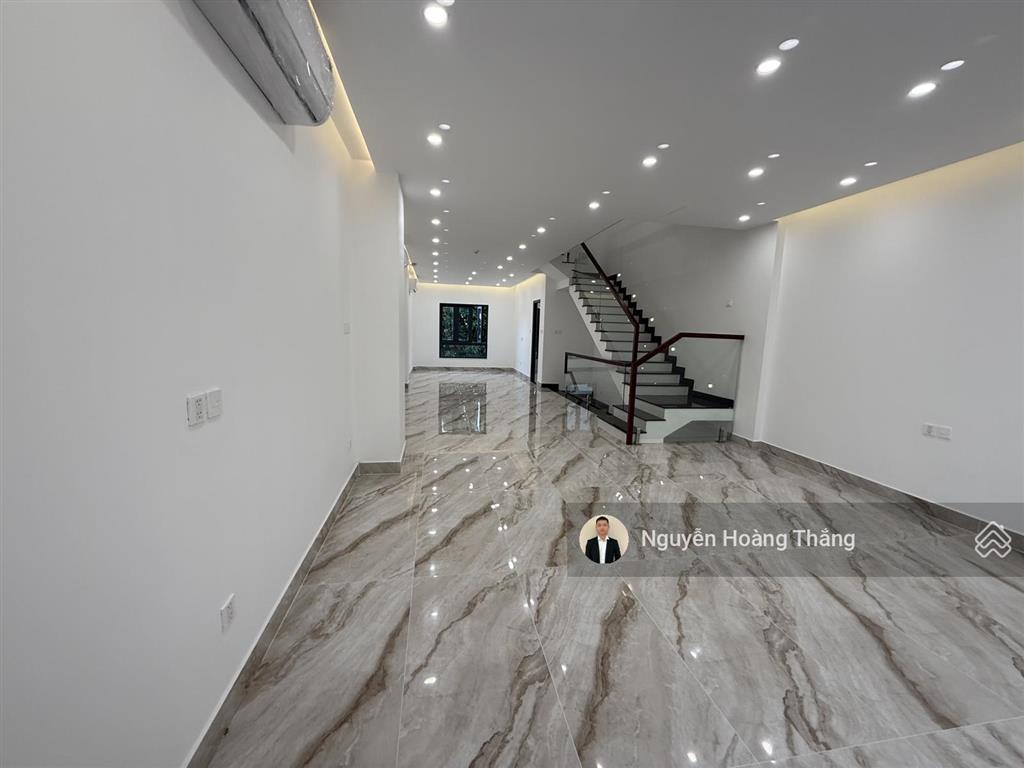 Bán gấp căn np dt 5x20m (26 tỷ), 1 hầm 4 tầng, mystery, nội thất cc, đảo kim cương q2  0936 890 ***