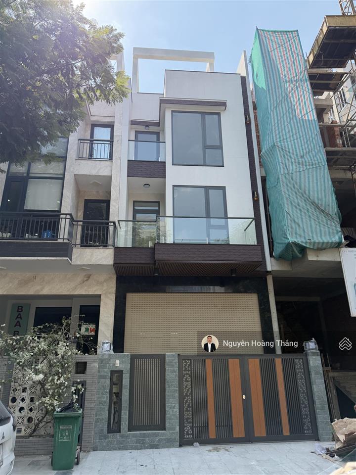 Bán gấp căn np dt 5x20m (26 tỷ), 1 hầm 4 tầng, mystery, nội thất cc, đảo kim cương q2  0936 890 ***