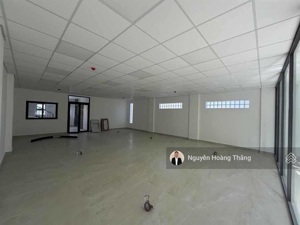 Cho thuê tòa nhà vp mới 100%, trương văn bang tạ hiện, giá 120tr/th,q2, tk hiện đại, setup theo y/c