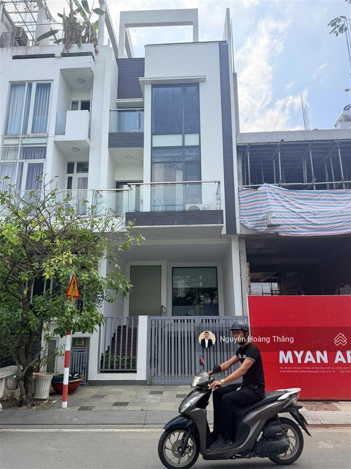 Cho thuê vp mới xây 100%, 1 hầm 4 tầng, dtsd 400m2, trang bị đầy đủ thiết bị, setup linh hoạt