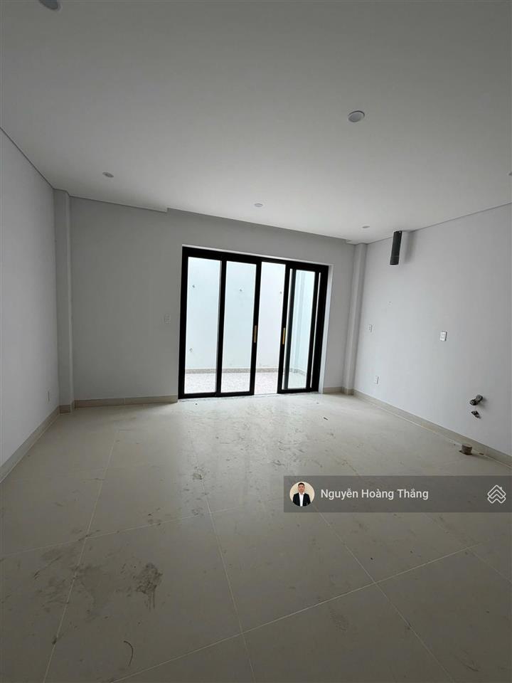 Cho thuê vp mới xây 100%, 1 hầm 4 tầng, dtsd 400m2, trang bị đầy đủ thiết bị, setup linh hoạt